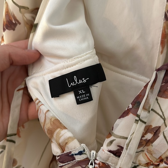 Lulus Flirty Ways Cream Floral Print Flutter Sleeve Romper XL - Picture 5 of 5